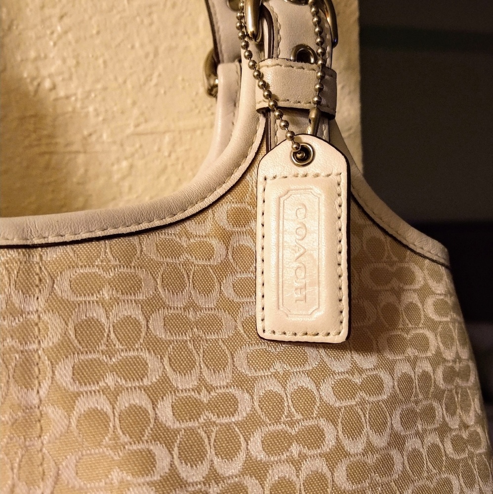 Authentic Coach 👜